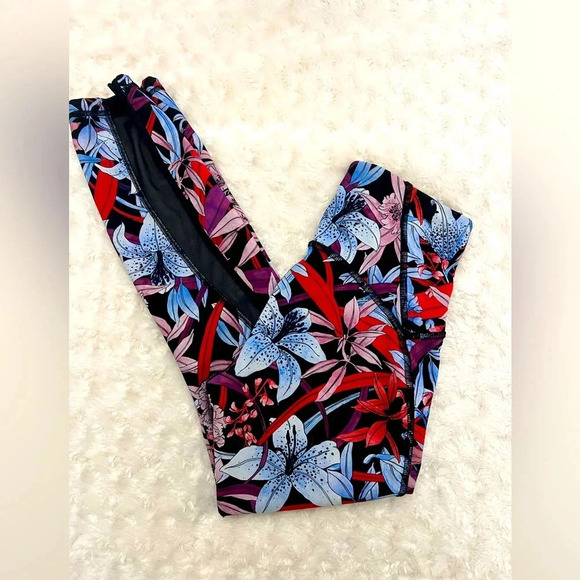 Lululemon Train Times 7/8 Pant *25" size 4 - Picture 3 of 4